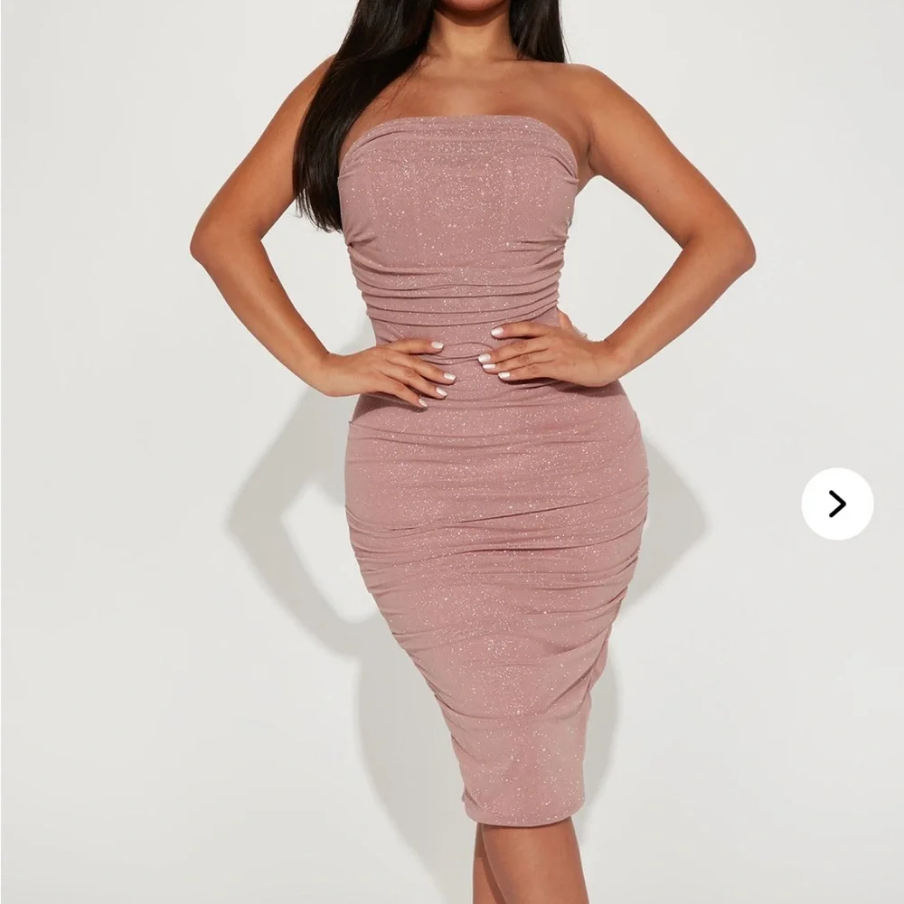 Strapless Pink Sparkly Dress🩷🪩✨ - Picture 2 of 3